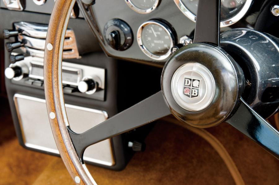 Детали интерьера Aston Martin DB6 (3211/R) 1967 года  (фото 13 из 24)